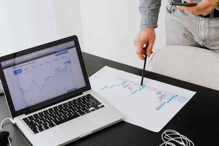 How to Write an Economics Essay: A Student-Friendly Guide