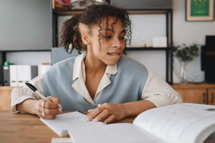 Compare and Contrast Essay Topics 2026. 100 Ideas for Students