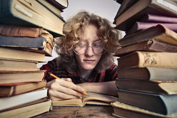 How to write a dissertation introduction. Guidelines and examples