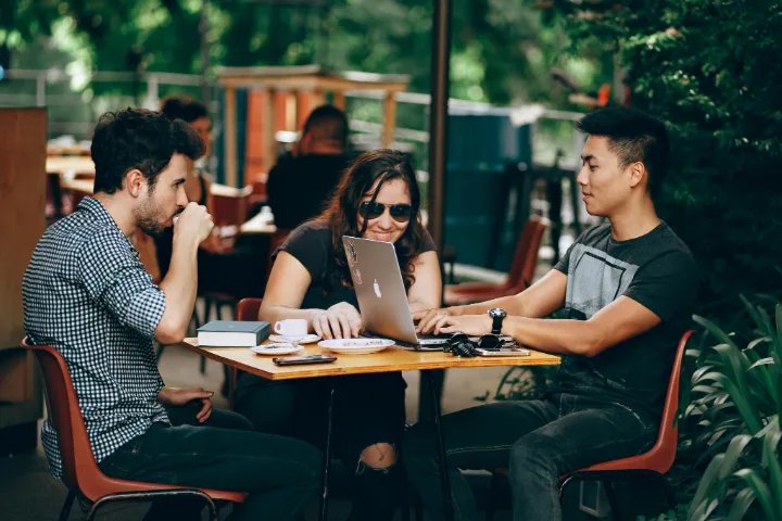 Online business ideas for students: simple concepts for ambitious people