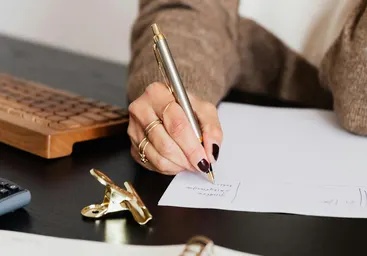 How to start a personal essay: Top prompts shared by professionals
