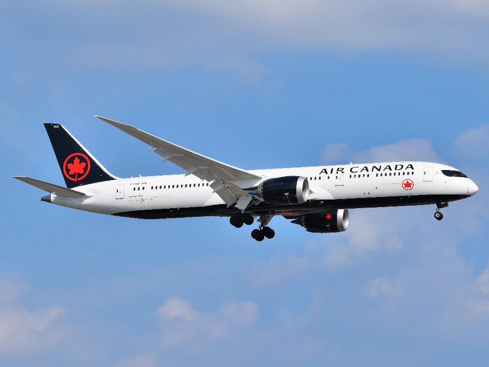 Air Canada Plain