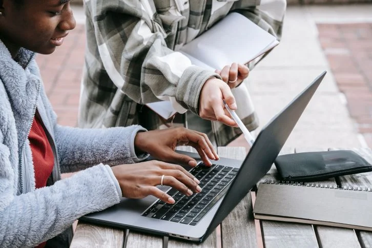 Helpful Tips for the Compare and Contrast Thesis Writing