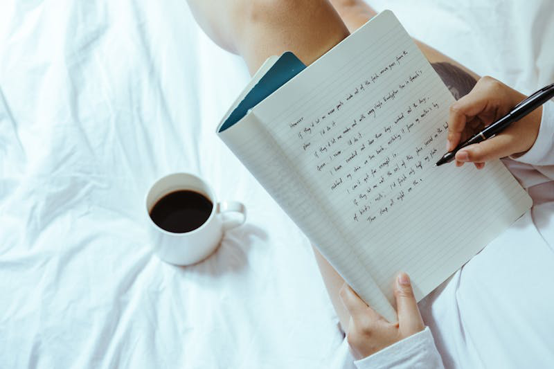 How to avoid cliches in writing: tips, examples, and fresh alternatives