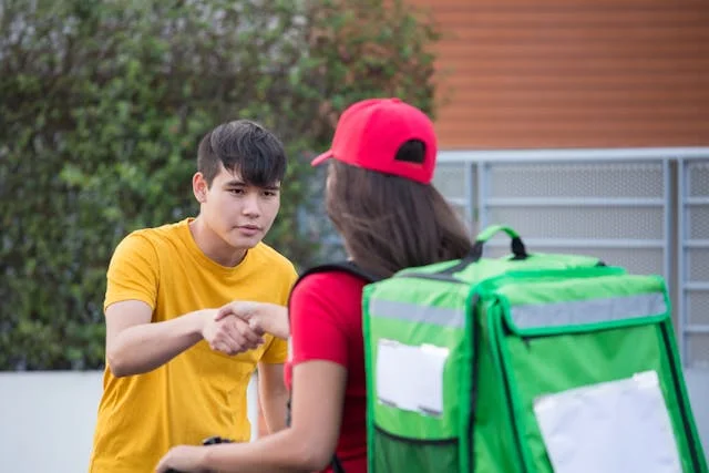 Side Hustles for College Students | Top Ideas to Consider