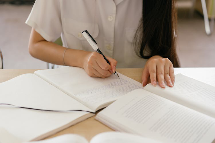How to Start a College Essay: 10 Proven Strategies