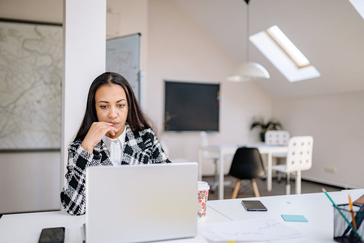 How to Avoid Plagiarism in Essay: Effective Tips and Guidelines
