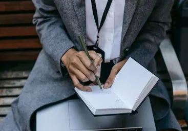 What Is a Theoretical Framework? Your Basic Writing Guide